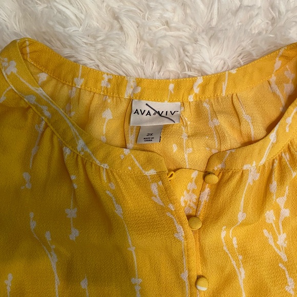 🎉HOST PICK🎉 Ava & Viv sleeveless yellow floral top - Picture 5 of 8